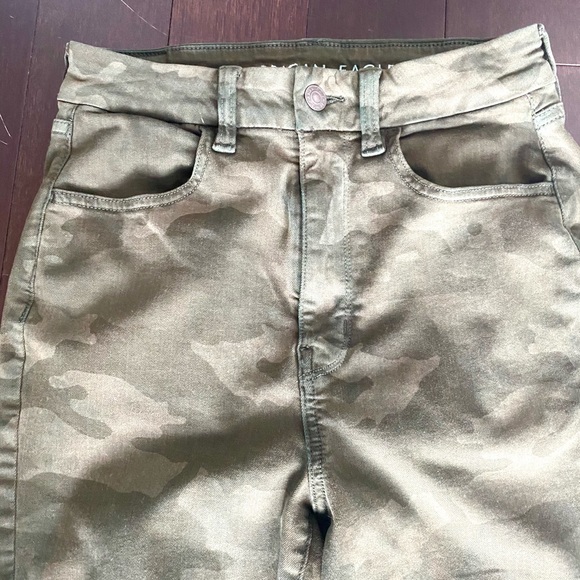 Curvy Super Hi-Rise Jegging, Camo, Distressed - Picture 4 of 8